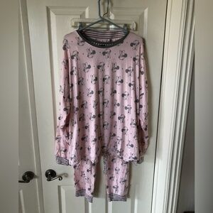 Disney’s Minnie Mouse Womens pj/loungewear set.